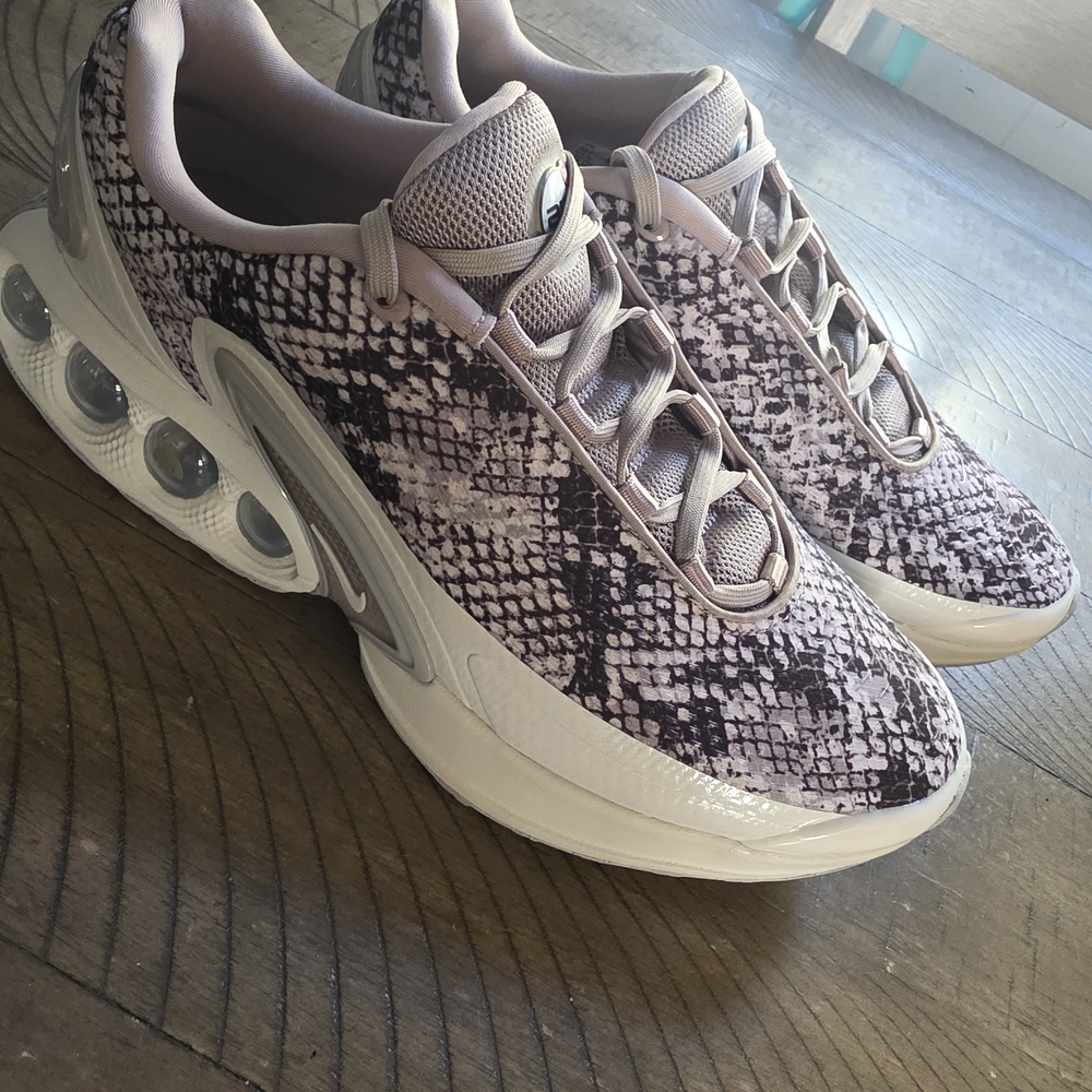 Nike Air Max Dn Premium Women's Shoes Size 11.5 Brand New No Box